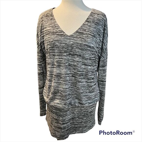 White House Black Market Gray & Black Long Sleeve V-neck Top size Large - Picture 3 of 8